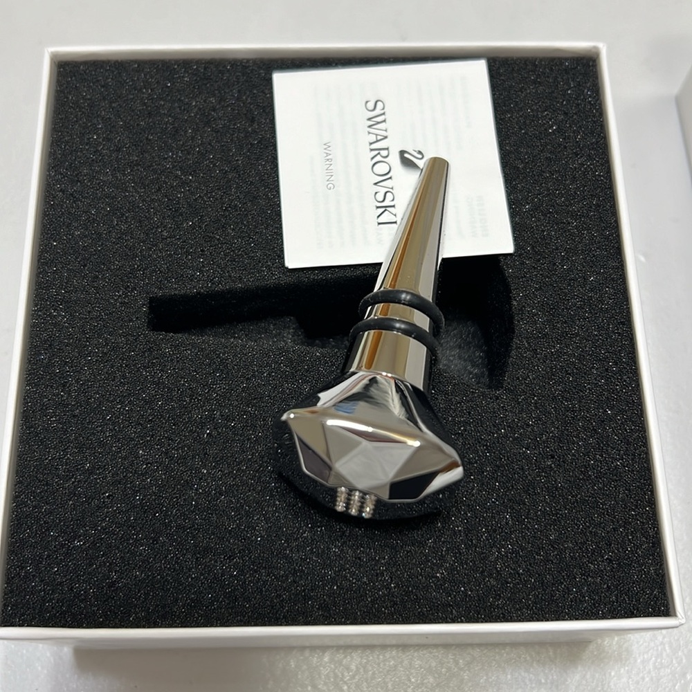 Swarovski Elegant Bottle Topper NWT